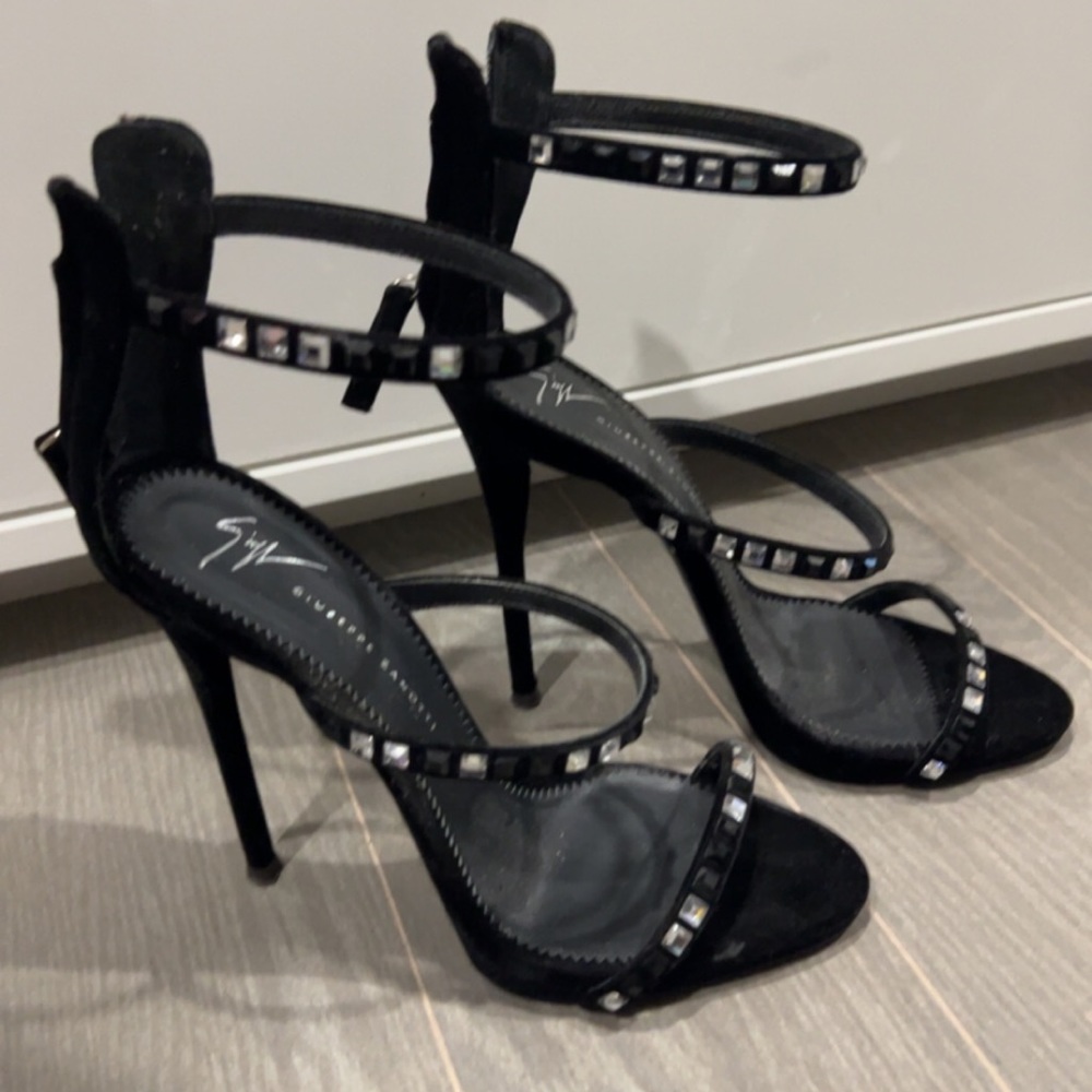 Giuseppe Zanotti black studded strappy sandals – size US 9 – authentic